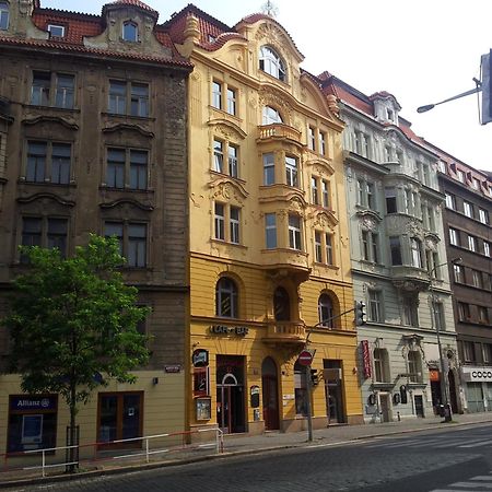 Onefam Miru Hostel Prága Kültér fotó