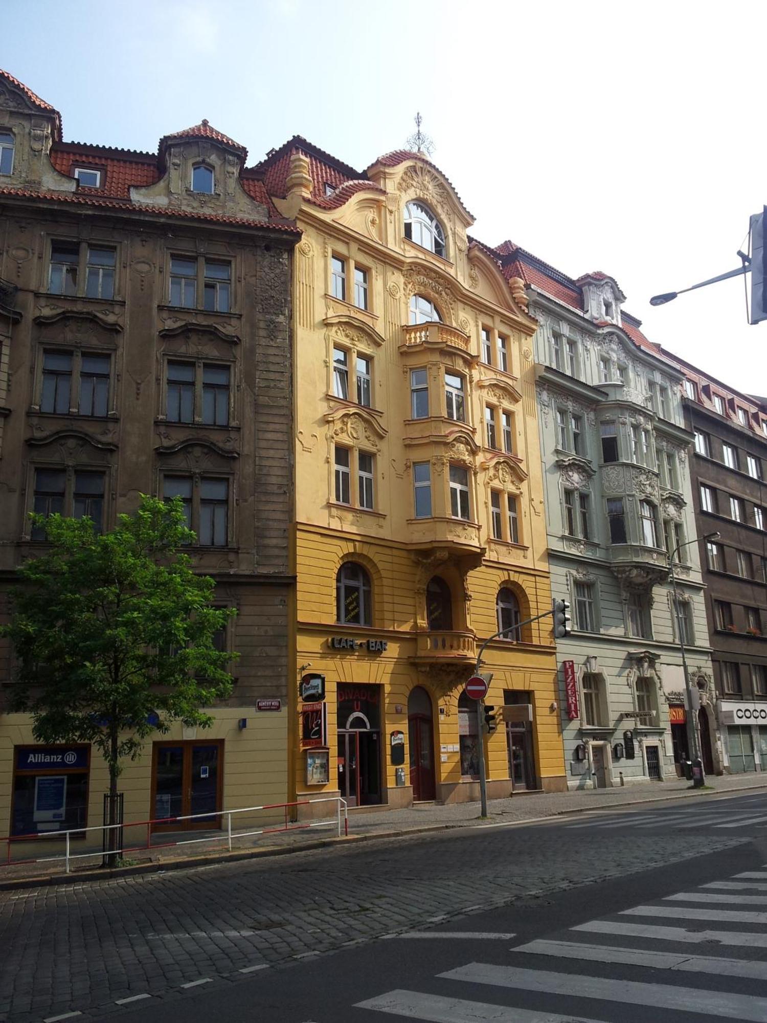 Onefam Miru Hostel Prága Kültér fotó