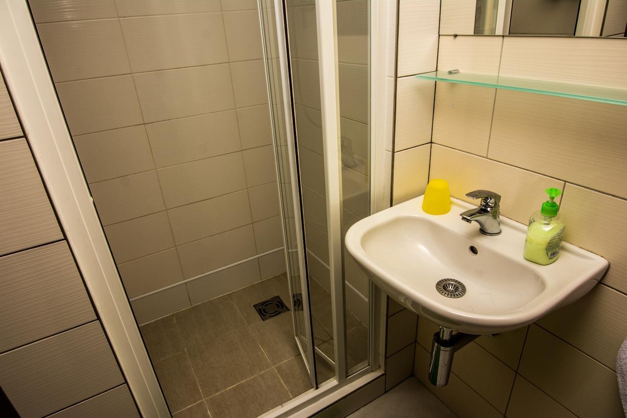 Onefam Miru Hostel Prága Kültér fotó