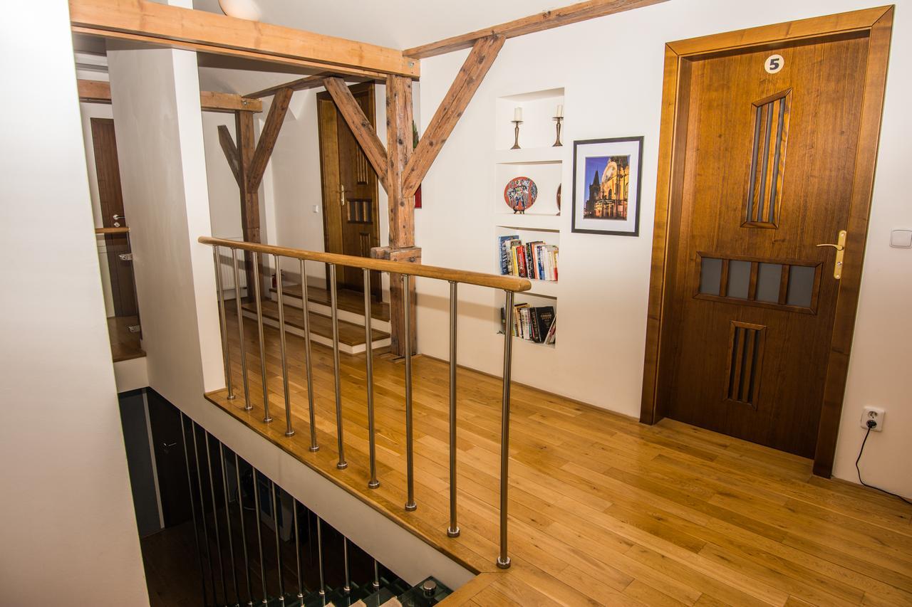 Onefam Miru Hostel Prága Kültér fotó