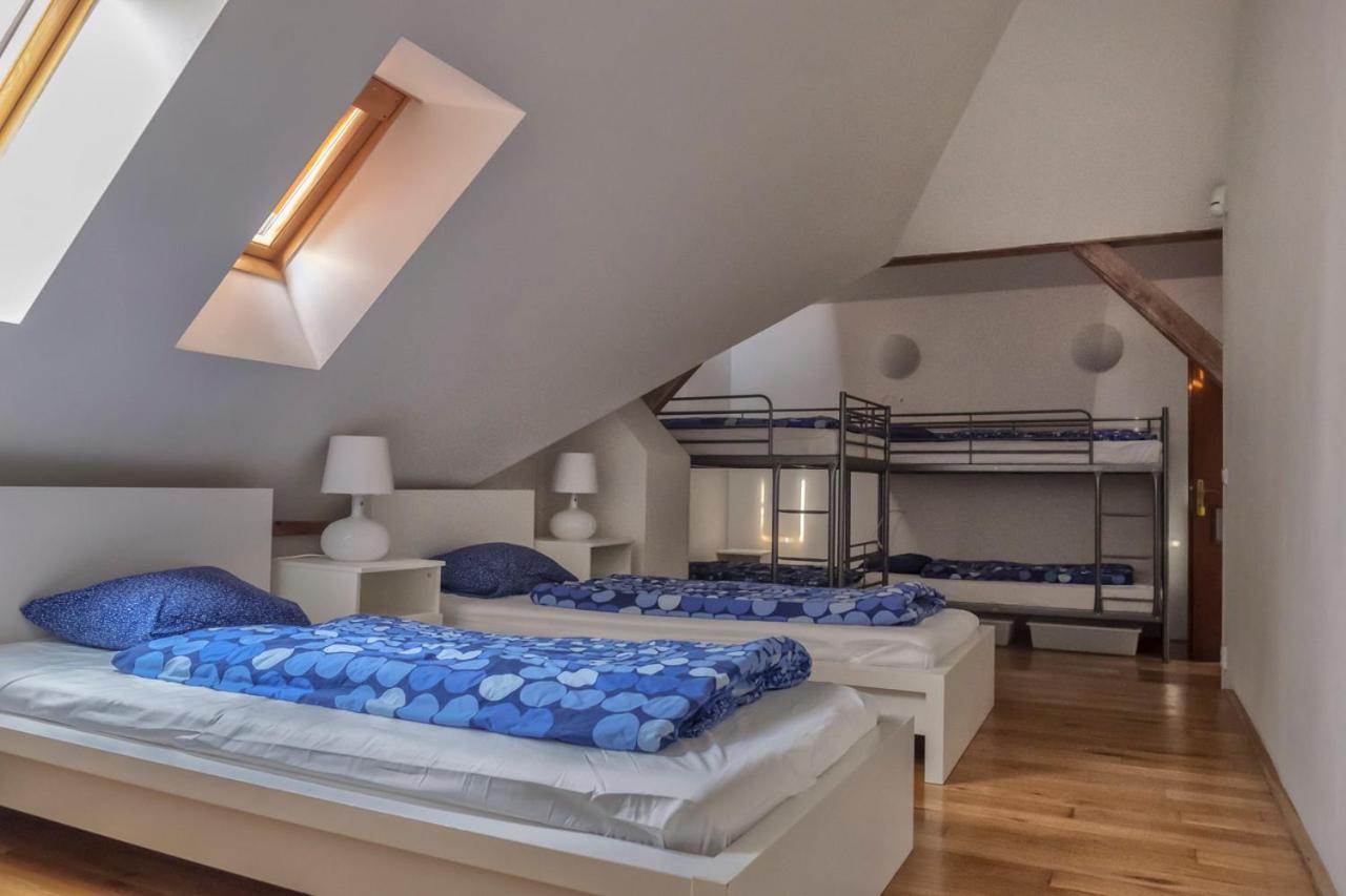 Onefam Miru Hostel Prága Kültér fotó
