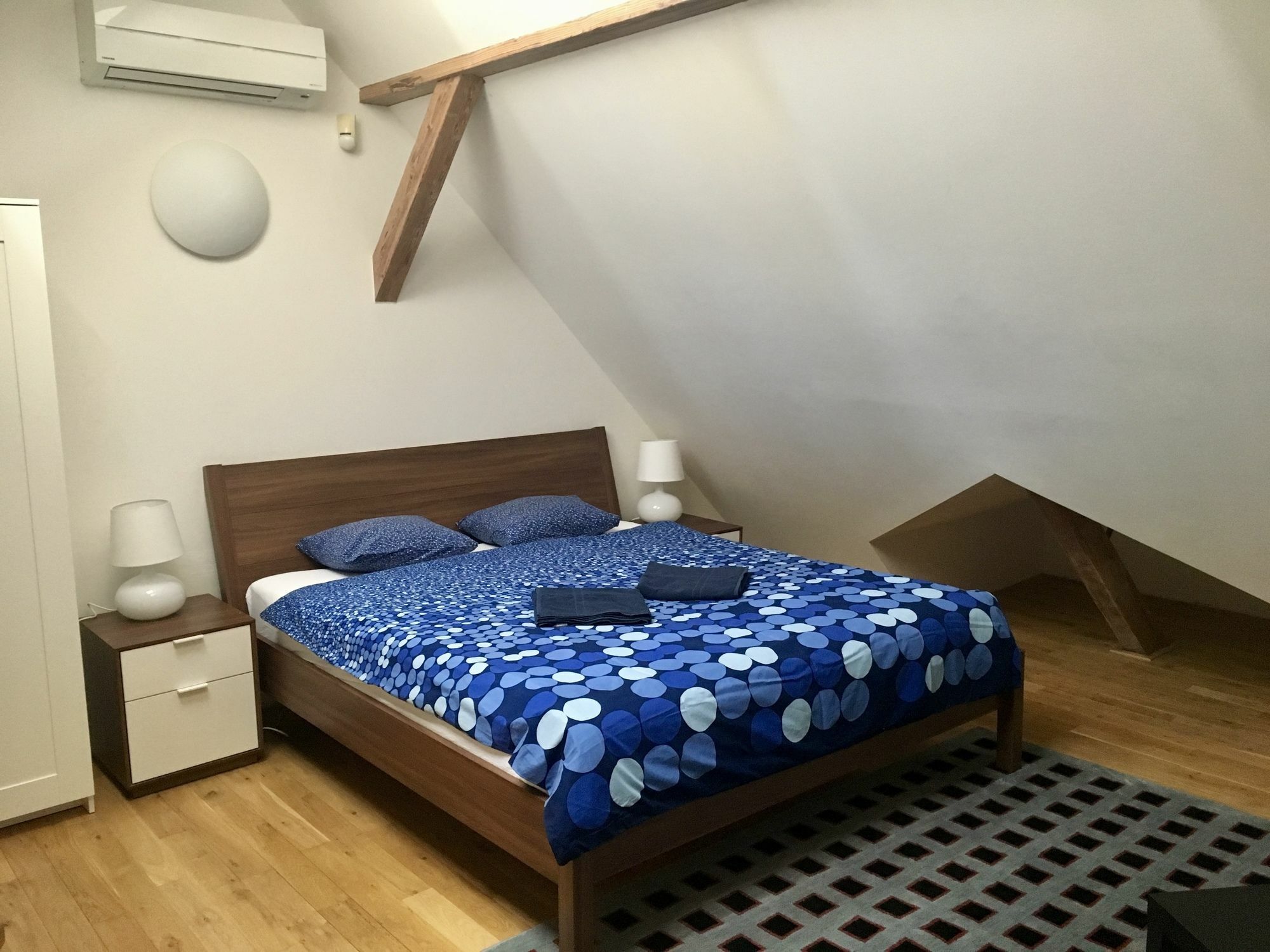 Onefam Miru Hostel Prága Kültér fotó